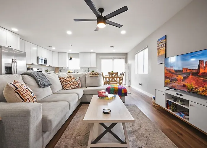 Modern Desert Retreat - 12 Min To Dt & Airport Apartment Phoenix