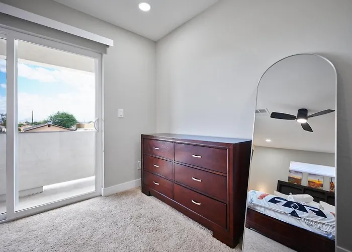 Modern Desert Retreat - 12 Min To Dt & Airport